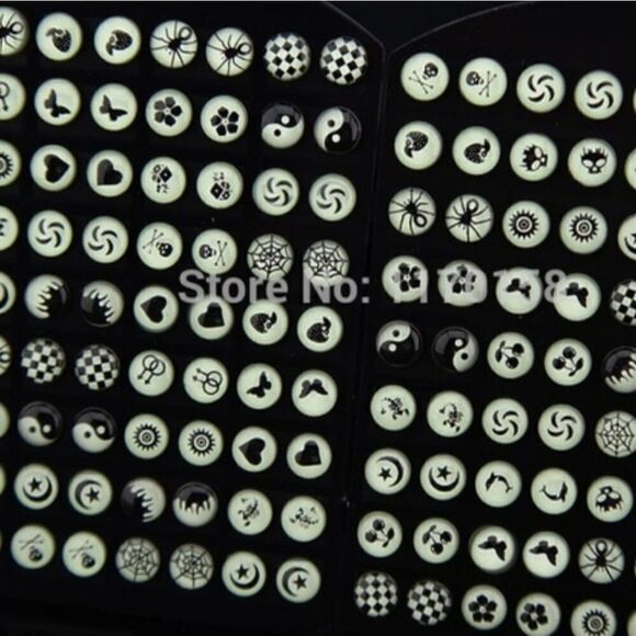 2 Luminescent glow in the dark earring studs - Picture 2 of 5